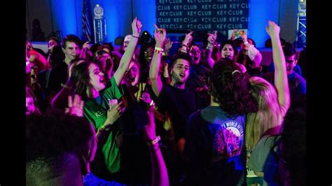 Small Club Cheering Sound Effects 的图像结果