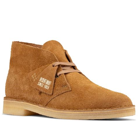 CLARKS ORIGINALS Men's Desert Boots in Nutmeg