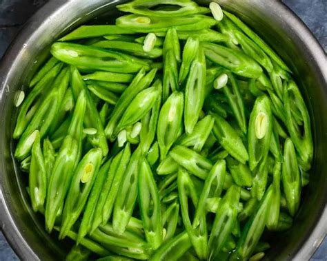 How to Cook and String Runner Beans 的图像结果