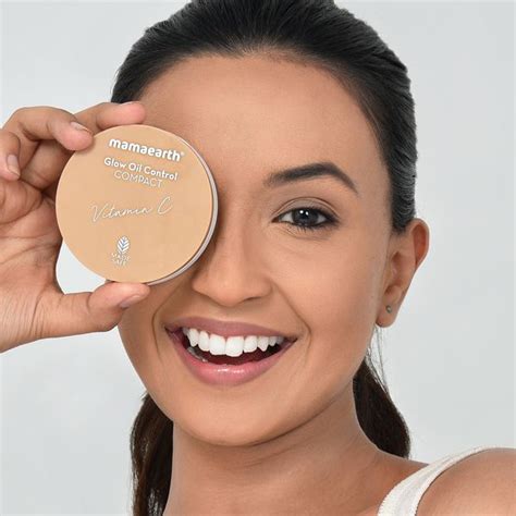 Mamaearth Almond Glow Compact with SPF 30 for 2x Instant Glow