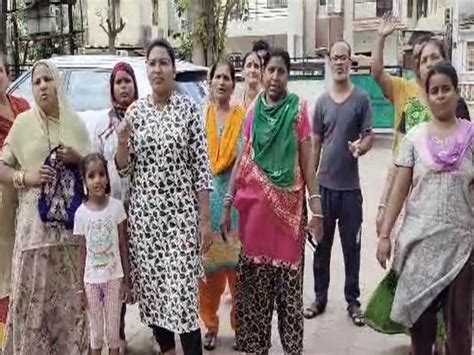 Valkha for clean drinking water in Vadodara, residents chant slogans ...