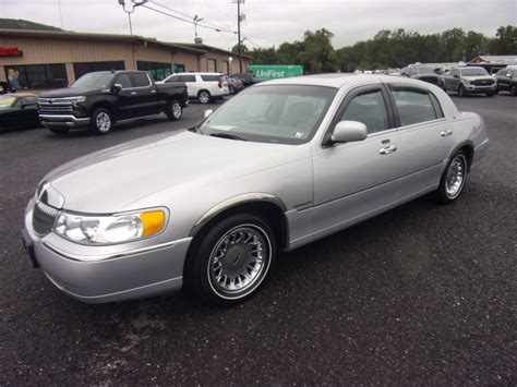 2000 Lincoln Town Car | GAA Classic Cars