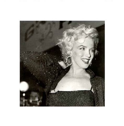 Marilyn Monroe, Korea 1954 Carefree - 16 X 16 Inches (Art Print ...