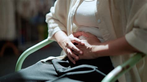 What Does Back Pain from Lung Cancer Feel Like?
