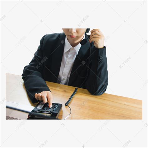 办公室里微笑打电话的职场女性高清图片下载-正版图片500709624-摄图网