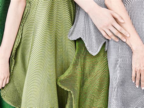 Concentrique: Laura Bonnefous and Blandine Soulage | Meer