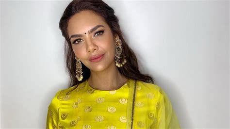 Angry Esha Gupta blasts UIDAI after server goes down, calls service ...
