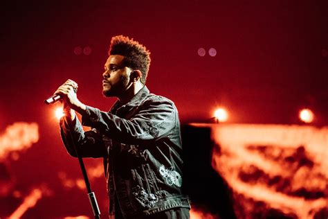Review: The Weeknd Fills a Brooklyn Arena With Moody Gloom - The New ...