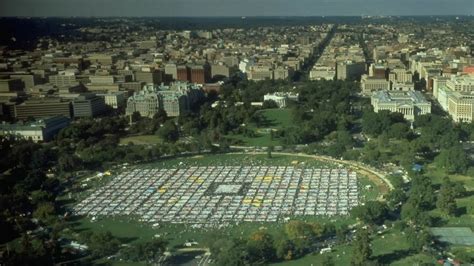 "Philadelphia," the first major Hollywood movie about AIDS, opens in ...