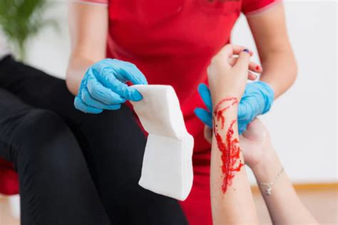 First Aid Heavy Bleeding 的图像结果