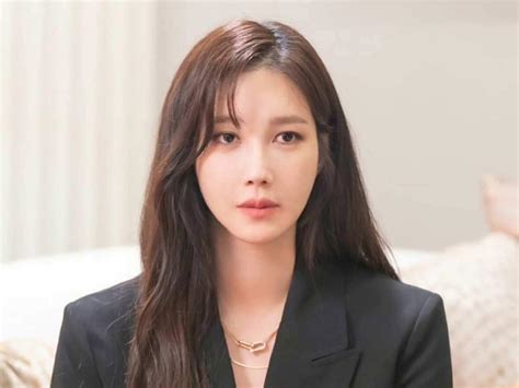 Lee Ji Ah BREAKS silence on family’s inheritance issue