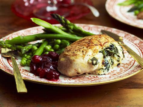 Chicken with spinach stuffing and cranberry sauce | Women's Weekly Food
