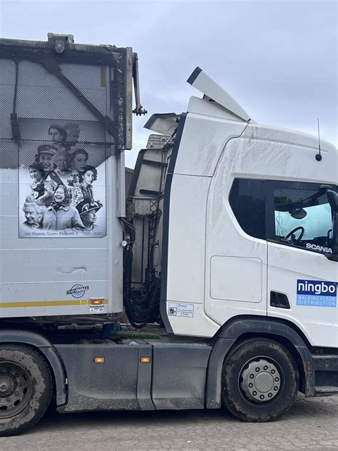 Peter Nichols on LinkedIn: Nice touch from @ningbowalkingfloors Chelsea ...