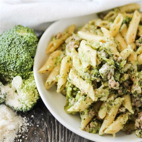 One Pot Pasta With Italian Sausage and Broccoli - Cooking With Carlee
