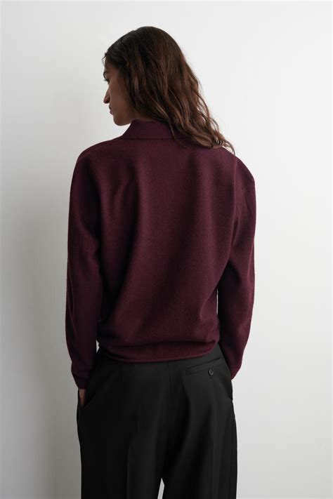 MERINO WOOL-YAK ZIP-UP POLO SHIRT メリノウールヤクジップアップポロシャツ バーガンディー｜COS コス 公式 ...