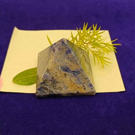 Sodalite Crystal Pyramid – Pandit.com