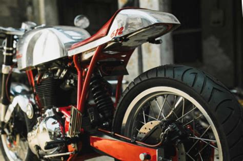 Royal Enfield Classic 500 Modified into a Cafe Racer | Droom Discovery
