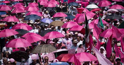 ¿En serio cualquier evento en el Zócalo junta más gente que el funeral ...