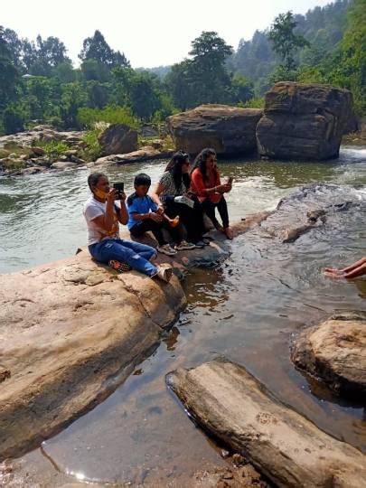 जोन्हा फाल पहुंची सीएम की पत्‍‌नी, खूबसूरती निहारी - Jonah Fall reached ...