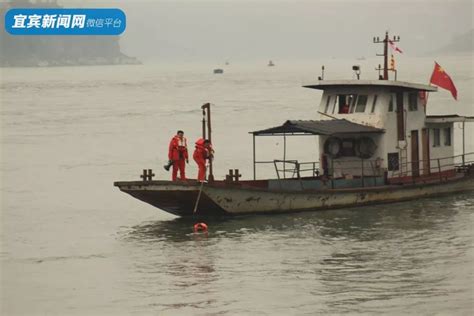 宜宾一艘渔政船只突发大火最新素材