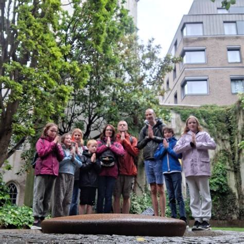 Across the World 的图像结果