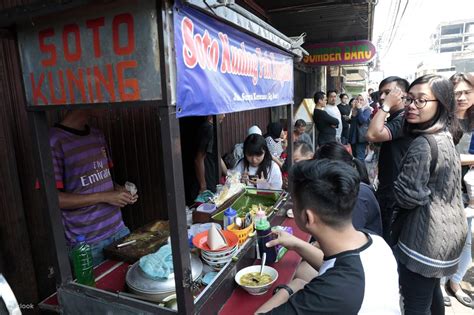 Street Food Hunt and City Tour in Bogor - Klook India