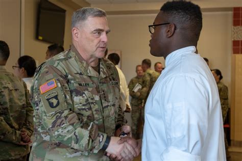 U.S. Army Chief of Staff visits Raptor's Nest DFAC | Article | The ...