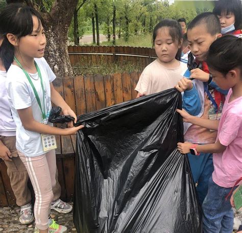 杭州：义工捡垃圾 西湖环保行-浙江新闻-浙江在线