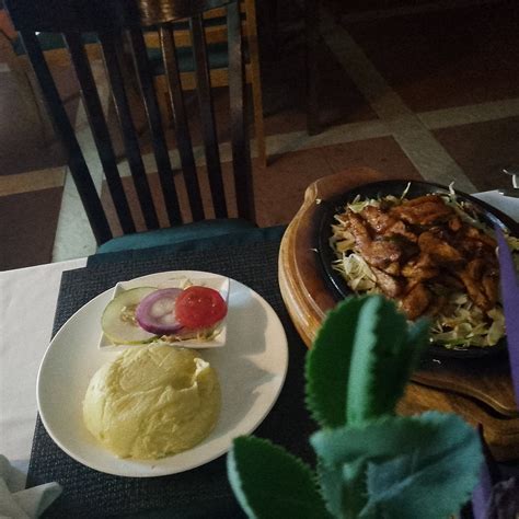 MOUNTAINS OF THE MOON HOTEL (Fort Portal) - Hotel Reviews, Photos, Rate ...