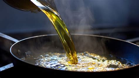 Cooking Oils : तळलेले पदार्थ खाताय की विष? Deep Fry साठी कोणतं तेल ...