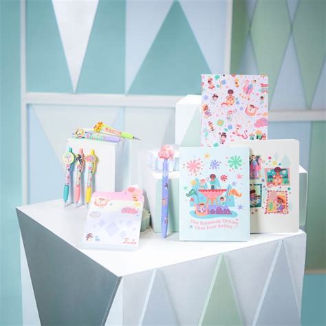 ''it's a small world'' Notepad Set | Disney Store