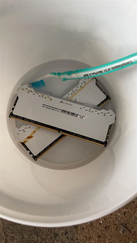 99 percent isopropyl alcohol is not removing residue : r/pcmasterrace