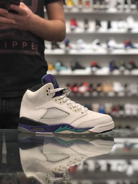 Retro 5 Grapes On Feet