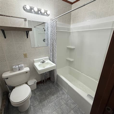 RUSSELL'S MOTEL (Caribou) - Reviews, Photos, Rate Comparison