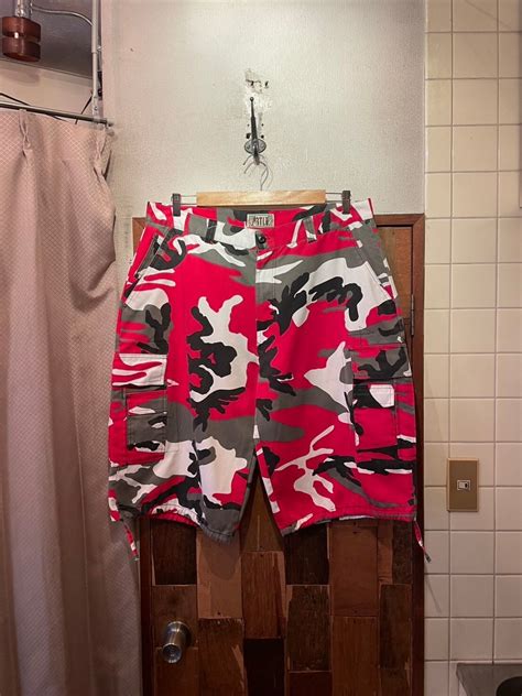 “ABTLI” red×white×black cotton/poly cropped camouflage cargo pants | LAUGH