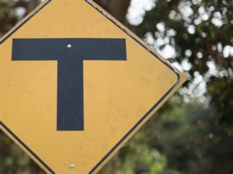 Quién tiene prioridad en una intersección en forma de T: el de la ...