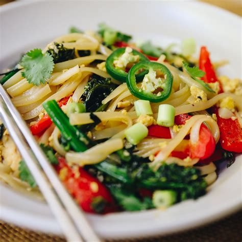 Pad See Ew with Chicken [Thai Noodle Stir Fry] - The Healthy Maven
