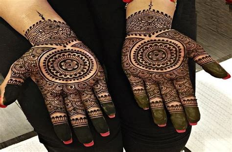 Shardiya Navratri 2025: Trendy Mehndi Designs से निखरेगा आपका ...