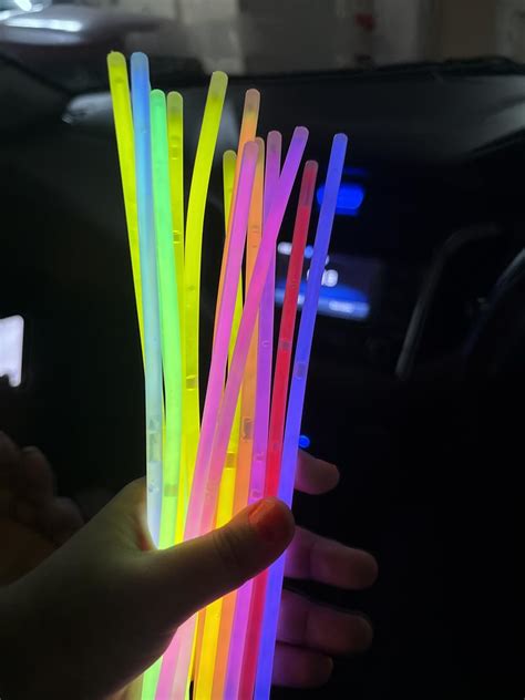 100 Count Bulk Assorted Glow Sticks in 5 Vibrant Shades (Pink, Green ...