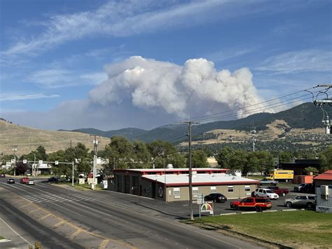 UPDATE: New evacuation warning for residents near Miller Peak Fire ...