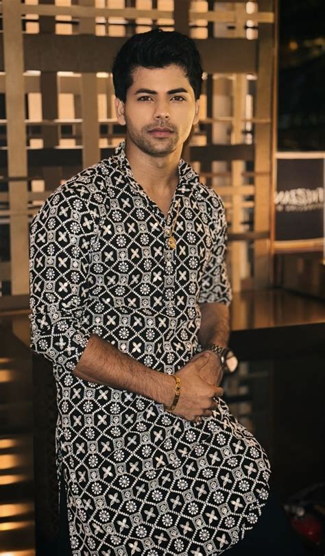 Siddharth Nigam in Men's Cotton Embroidered Gold sequinned Black Kurta ...