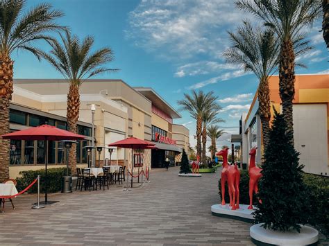 Downtown Summerlin Mall | Charming Outdoor Shopping Center