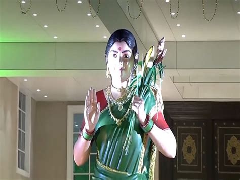 CM Reddy unveil 'Telangana Thalli' statue, BRS slams Congress for its ...