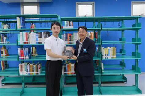 นักศึกษาจีนมอบหนังสือให้กับห้องสมุด วิทยาลัยอินเตอร์เทคลำปาง - www.lit ...