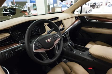 Cadillac XT5 How to Program Your Navigation 的图像结果