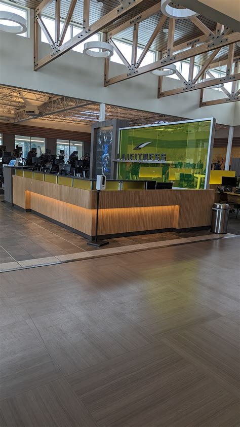 LA FITNESS - 905 US-1, Edison NJ - Hours, Directions, Reviews - Loc8NearMe