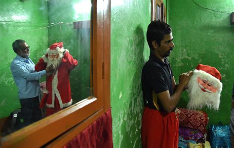 Christmas: Salim, A man from Kolkata prepared Santa Claus and Joker for ...