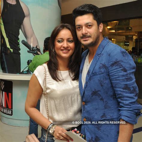 Nilanjanaa and Jisshu Sengupta during Golpo Holeo Shotti's premiere ...