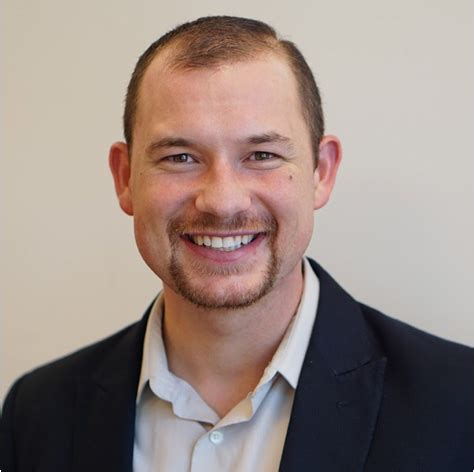Entrevista com Thomas Arnett sobre Inovação na Educação (ensino híbrido)
