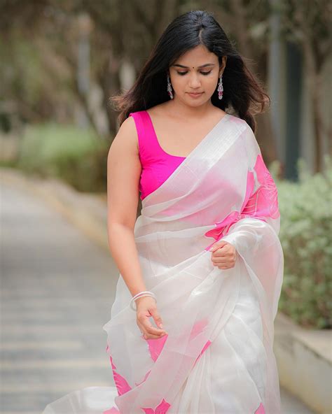 Ariyana Glory : అబ్బబ్బబ్బా చీరలో అరియనా ఏముంది.. | Bigg Boss Fame ...